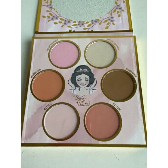 Disney SNOW WHITE 6 Shade Complexion Palette Blush Highlighter Bronzer Mirror - Picture 6 of 11